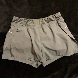 ⚜️ Olive green Avia running shorts